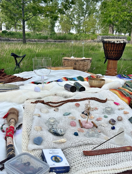 Instruments, bols et objets rituels pour une expérience sonore